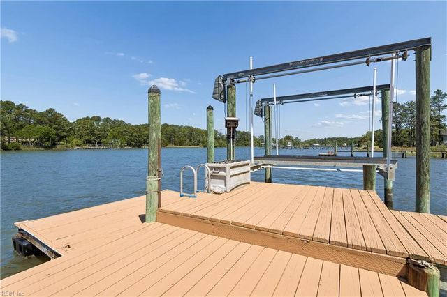 16 Pine LN, Hampton, VA 23664