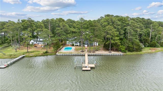 16 Pine LN, Hampton, VA 23664