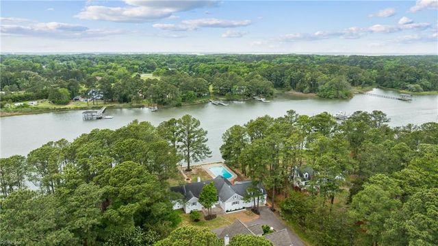 16 Pine LN, Hampton, VA 23664
