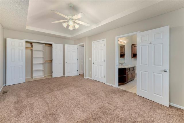 11915 N Holmes Court, Kansas City, MO 64155