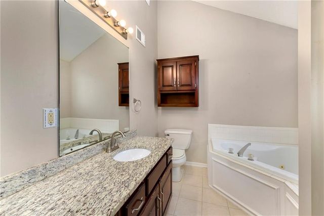 11915 N Holmes Court, Kansas City, MO 64155