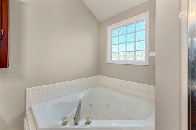 11915 N Holmes Court, Kansas City, MO 64155