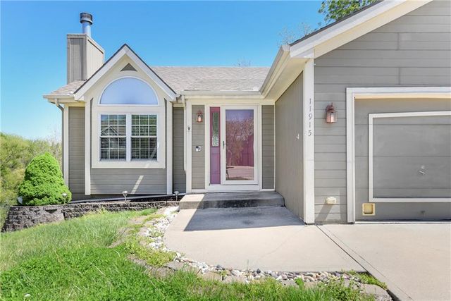 11915 N Holmes Court, Kansas City, MO 64155