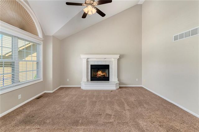11915 N Holmes Court, Kansas City, MO 64155
