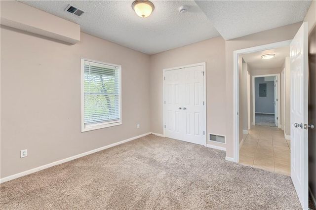 11915 N Holmes Court, Kansas City, MO 64155