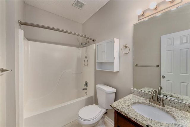 11915 N Holmes Court, Kansas City, MO 64155