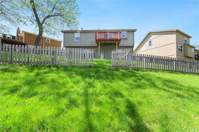 11915 N Holmes Court, Kansas City, MO 64155
