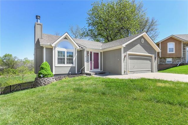 11915 N Holmes Court, Kansas City, MO 64155