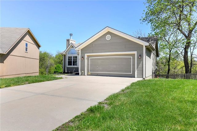 11915 N Holmes Court, Kansas City, MO 64155