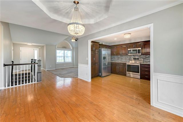 11915 N Holmes Court, Kansas City, MO 64155