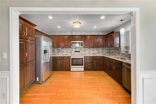 11915 N Holmes Court, Kansas City, MO 64155