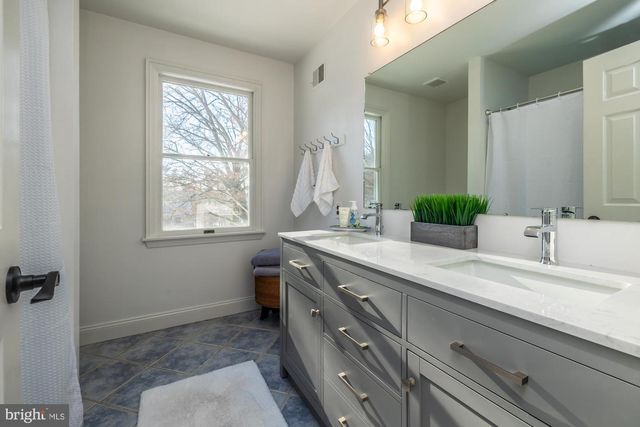 1002 MANSION VIEW DR, West Chester, PA 19382