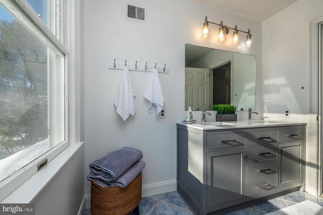 1002 MANSION VIEW DR, West Chester, PA 19382