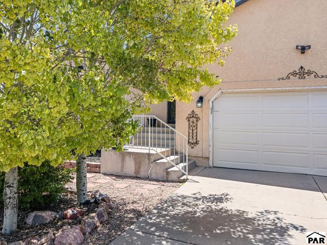 411 S Oak Creek Dr, Pueblo West, CO 81007