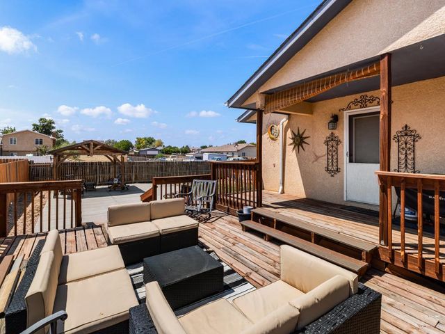 411 S Oak Creek Dr, Pueblo West, CO 81007