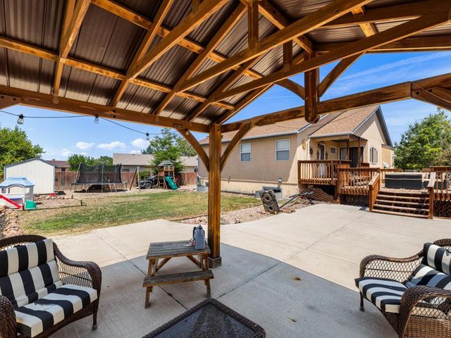 411 S Oak Creek Dr, Pueblo West, CO 81007