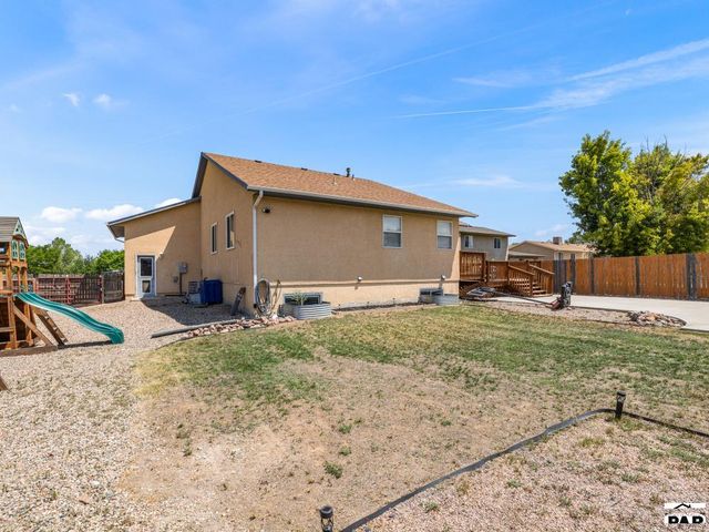 411 S Oak Creek Dr, Pueblo West, CO 81007