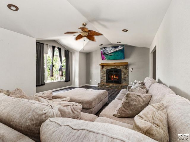 411 S Oak Creek Dr, Pueblo West, CO 81007