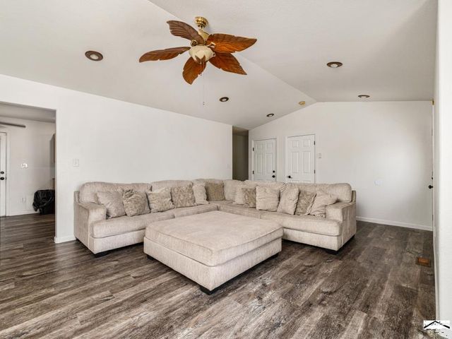 411 S Oak Creek Dr, Pueblo West, CO 81007