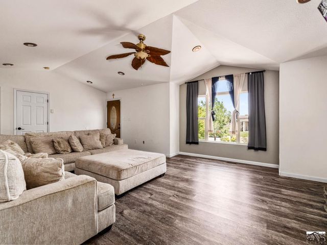 411 S Oak Creek Dr, Pueblo West, CO 81007