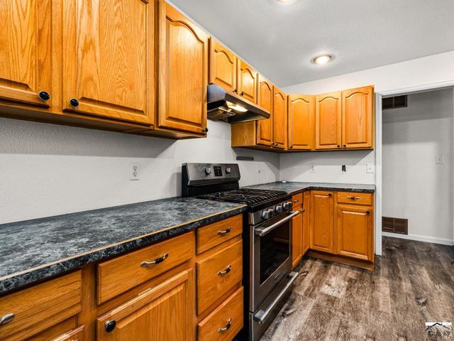 411 S Oak Creek Dr, Pueblo West, CO 81007