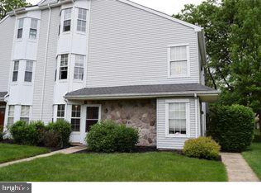 1015 HOPKINS CT, Southampton, PA 18966