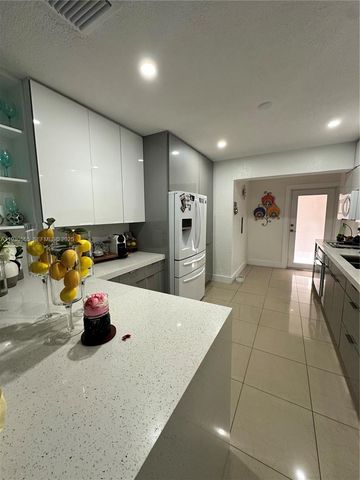 5010 E 1st Ave 5010, Hialeah, FL 33013