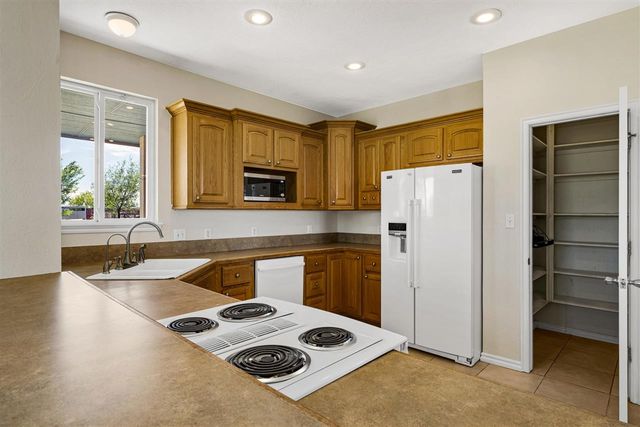 20621 SW Lee Blvd, Indiahoma, OK 73552