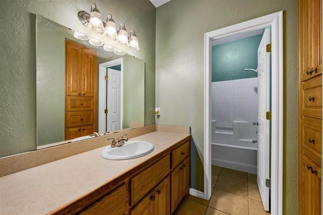 20621 SW Lee Blvd, Indiahoma, OK 73552