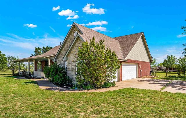 20621 SW Lee Blvd, Indiahoma, OK 73552