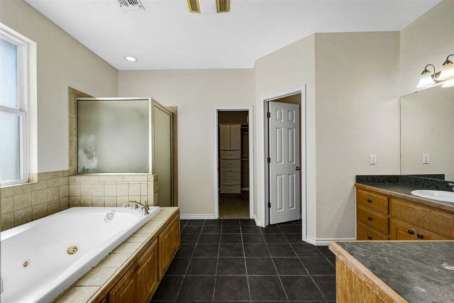 20621 SW Lee Blvd, Indiahoma, OK 73552