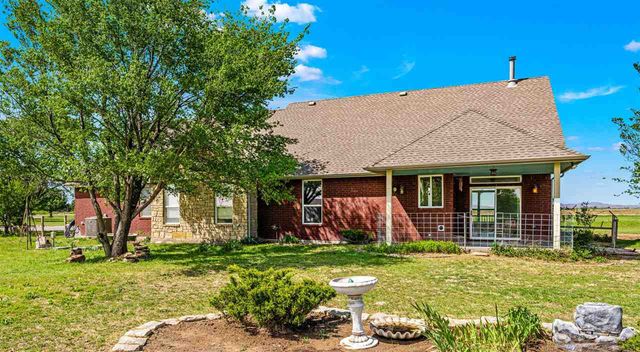 20621 SW Lee Blvd, Indiahoma, OK 73552