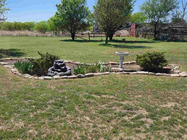 20621 SW Lee Blvd, Indiahoma, OK 73552
