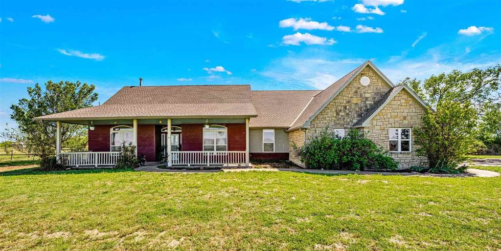 20621 SW Lee Blvd, Indiahoma, OK 73552