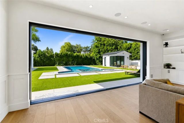 17319 Magnolia Boulevard, Encino, CA 91316