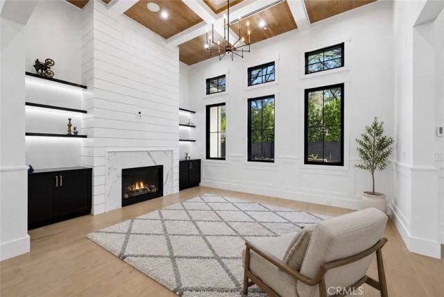 17319 Magnolia Boulevard, Encino, CA 91316