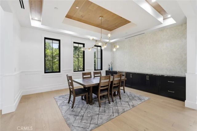 17319 Magnolia Boulevard, Encino, CA 91316