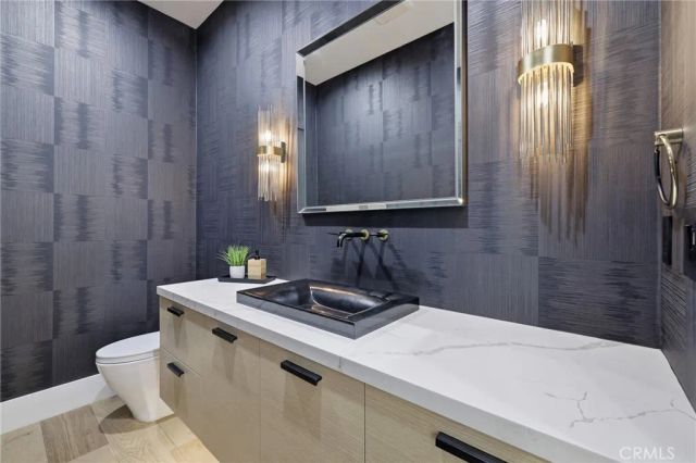 17319 Magnolia Boulevard, Encino, CA 91316