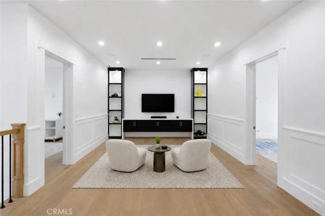 17319 Magnolia Boulevard, Encino, CA 91316