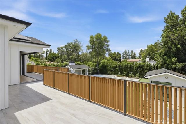 17319 Magnolia Boulevard, Encino, CA 91316