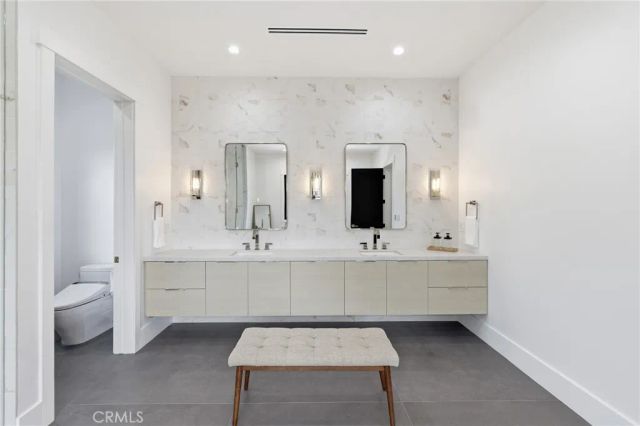 17319 Magnolia Boulevard, Encino, CA 91316