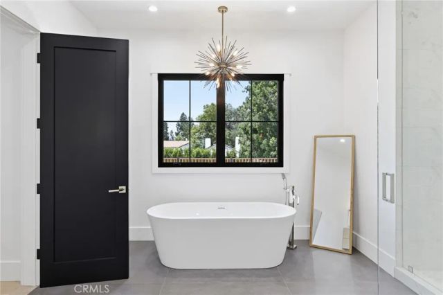 17319 Magnolia Boulevard, Encino, CA 91316