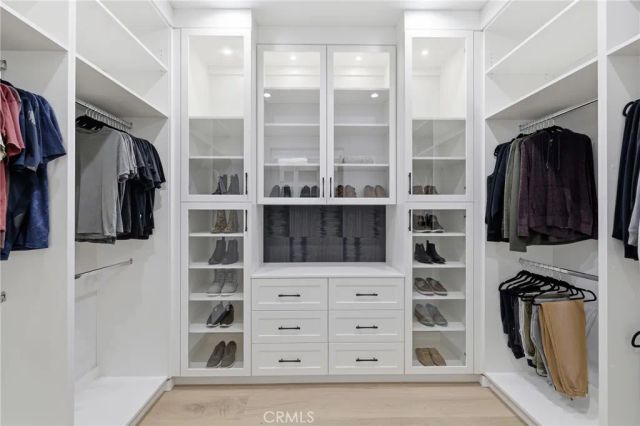 17319 Magnolia Boulevard, Encino, CA 91316