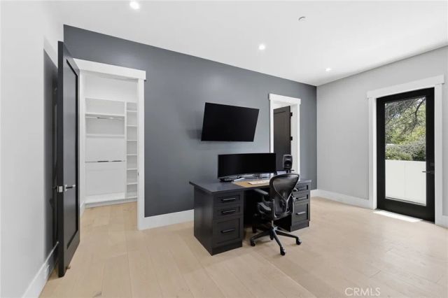 17319 Magnolia Boulevard, Encino, CA 91316