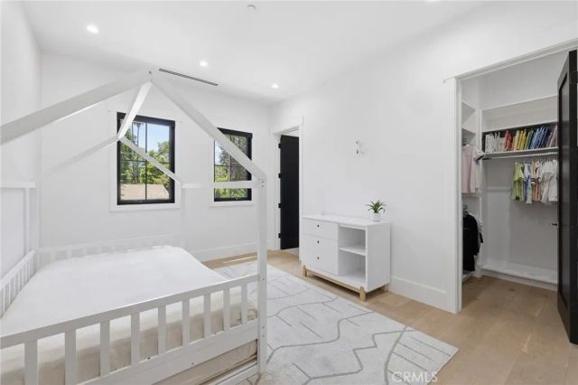 17319 Magnolia Boulevard, Encino, CA 91316