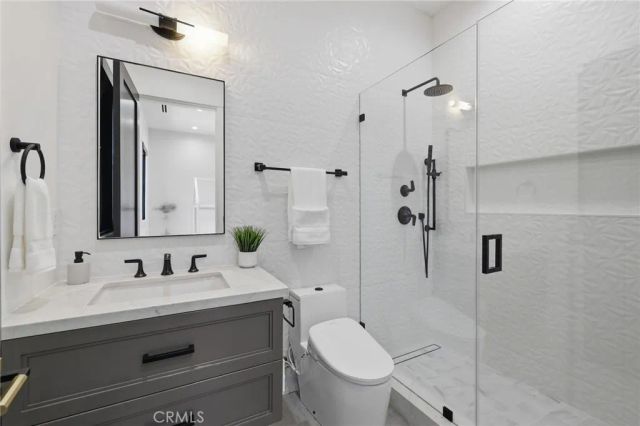 17319 Magnolia Boulevard, Encino, CA 91316