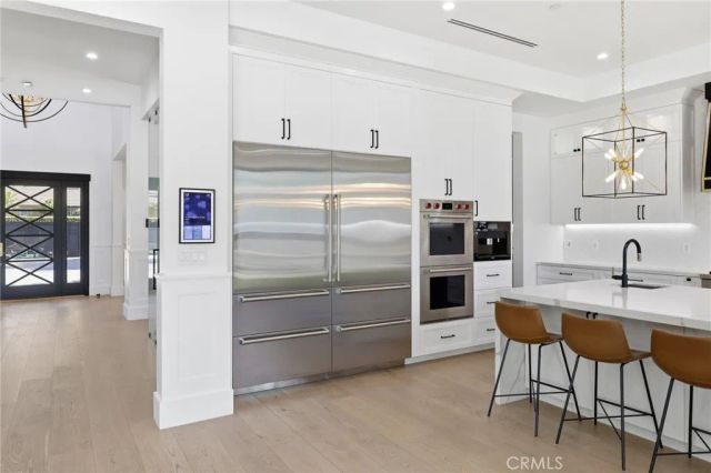 17319 Magnolia Boulevard, Encino, CA 91316