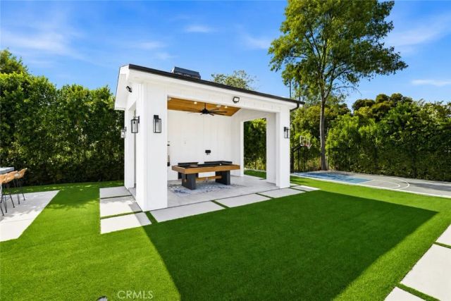 17319 Magnolia Boulevard, Encino, CA 91316