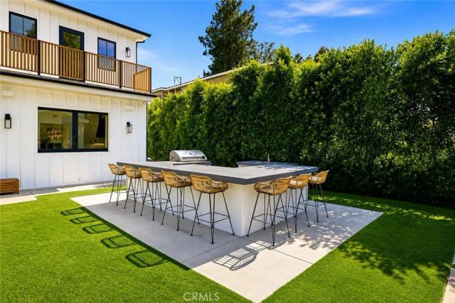 17319 Magnolia Boulevard, Encino, CA 91316