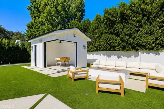 17319 Magnolia Boulevard, Encino, CA 91316